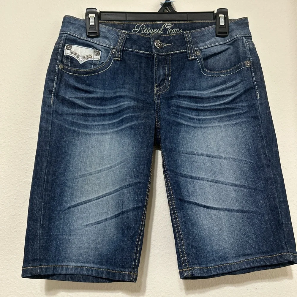 Y2K Request Dark Wash Bermuda Denim Shorts Embellished Pockets Size 7/28 Stretch